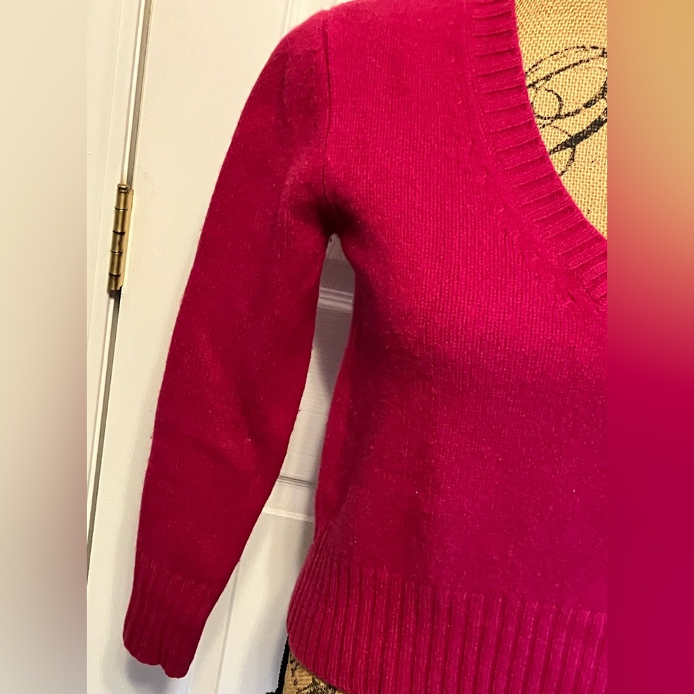 Faconnable thick lamb’s wool magenta berry pink short length v-neck knit sweater - Picture 4 of 15